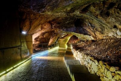 1-Hour Guided Lipa Cave Adventure in Montenegro