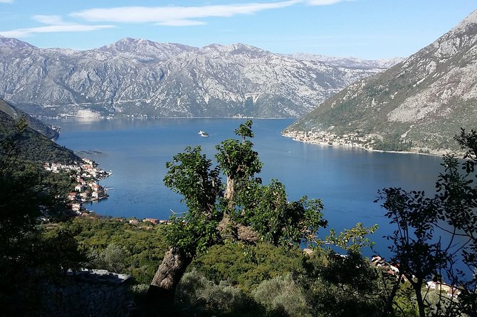 Bike & hike tour - Cycling the bay toward Donji Stoliv