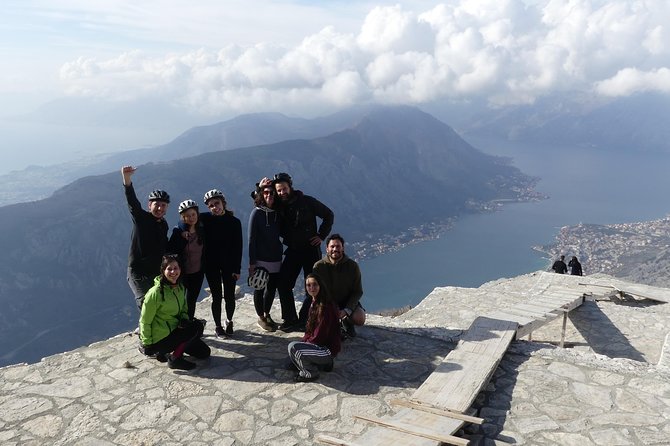 Express Cable Car ascent & 25Turns Epic Bike Descent. - The café stop and what to bring
