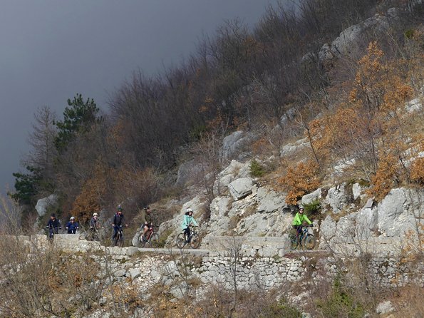 Express Cable Car ascent & 25Turns Epic Bike Descent. - What the $143.29 price includes