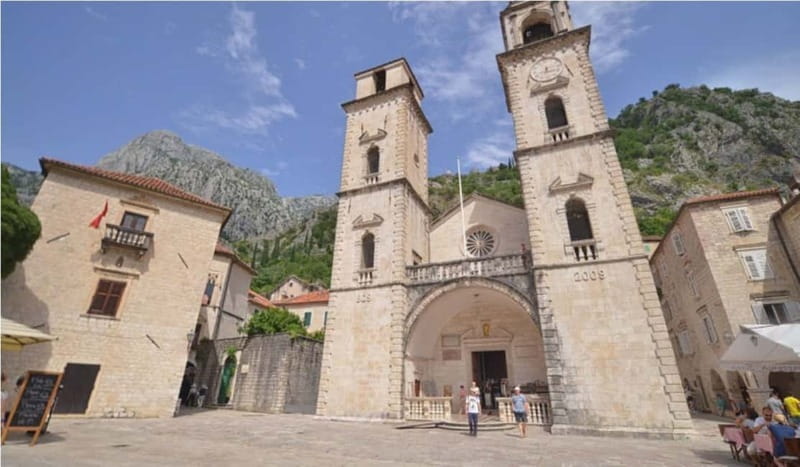 From Dubrovnik: Montenegro Day Trip with Cruise in Kotor Bay - Two and a half hours to make Kotor yours