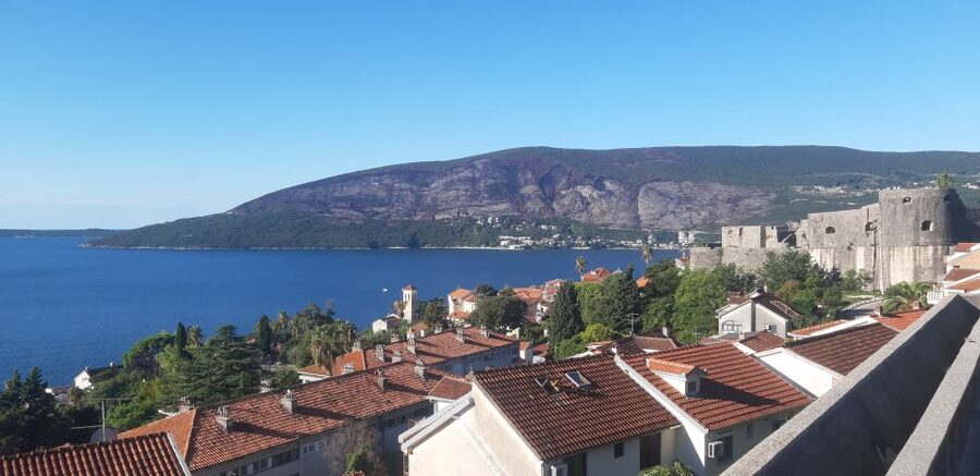 From Dubrovnik: Perast, Kotor & Budva Small-Group Day Trip - The early start and the Croatia-Montenegro border