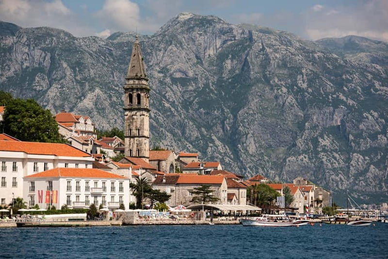 Kotor & Perast: Guided Day Trip From Dubrovnik - Leaving Dubrovnik and crossing into Montenegro