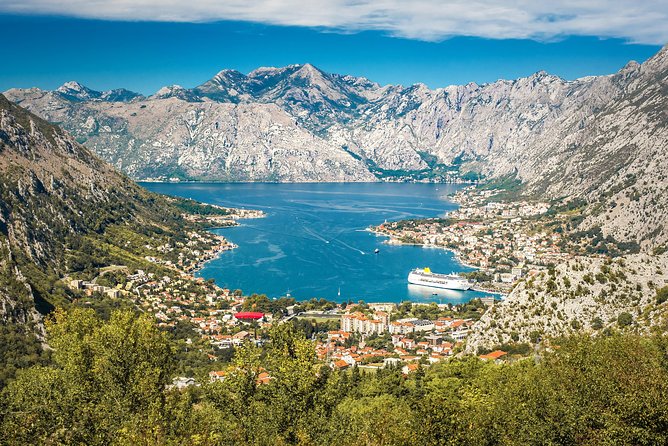 Kotor Red Semi-Submarine Tour: Underwater Cabin Family Adventure - Twenty minutes below the waterline
