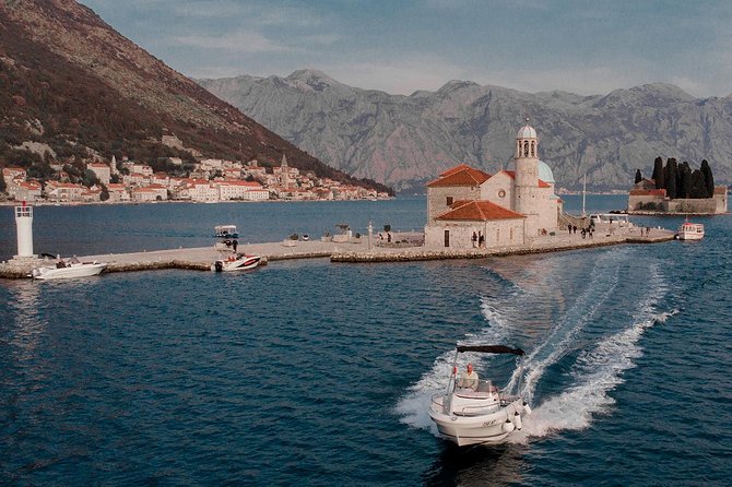 Perast & Our Lady of the Rocks 1,5 hours private tour - Prčanj and the Tre Sorelle Palace