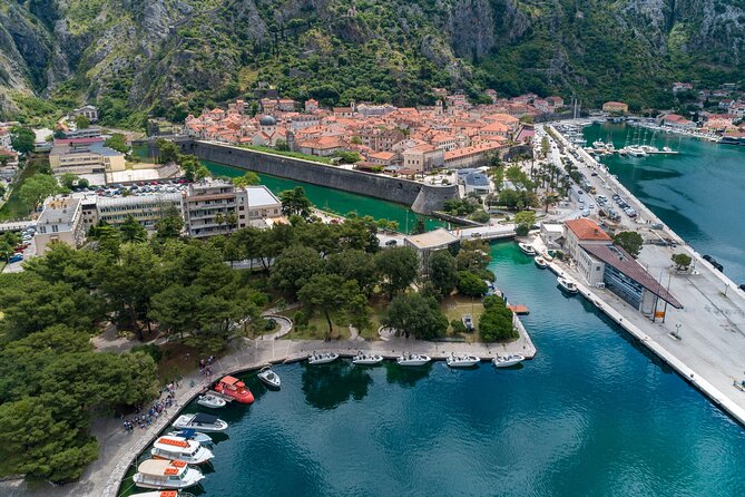 Private Gastro Cruise: Blue Cave & Organic Seaside Lunch - How the private format affects the trip