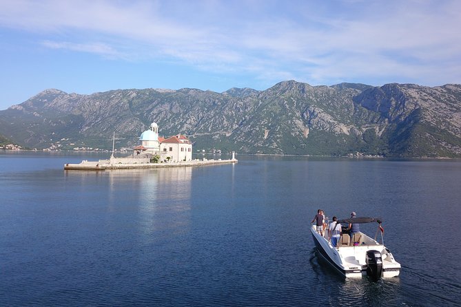 Private tour with speed boat - Perast and Lady of the rock - Perast, stone streets and Venetian-style buildings