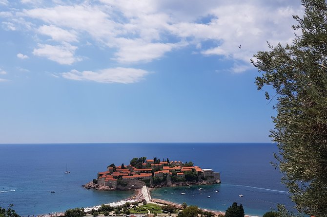 Private transfers from Podgorica Airport and city to Budva - Communication is the real strength