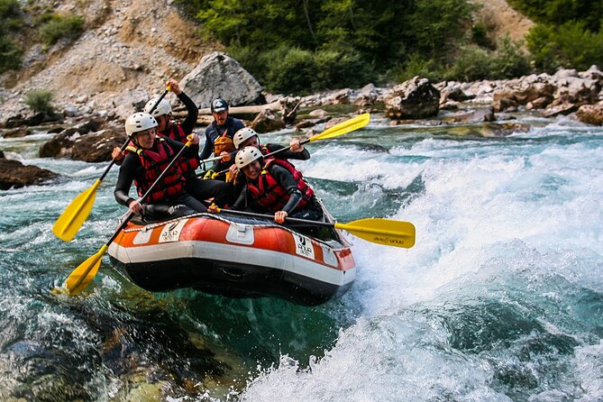 Rafting Adrenalin 7km - The first rapids and the appeal of the Tara
